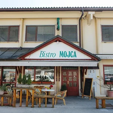 Bed & Breakfast Bed & Breakfast Mojca Trzin